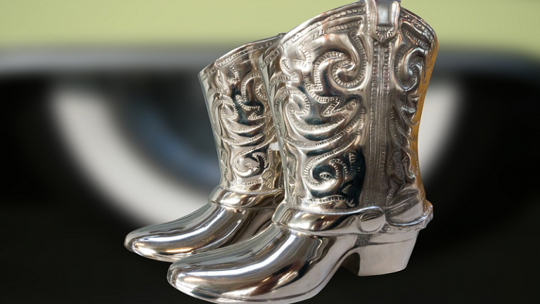 Des bottes de claude François à 2300 euros