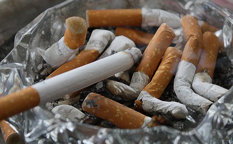Paquet de cigarette à 10 € : une mesure efficace ? [Revue de presse]