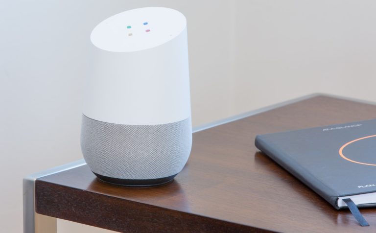 Enceinte connectée : «Hey Google» va remplacer «Dis Google» en France