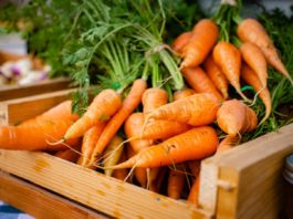 Des carottes sur un marché aux Etats Unis.