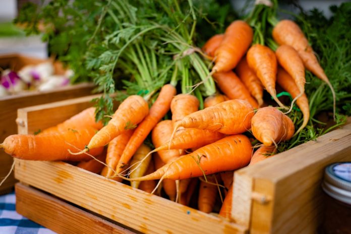 Des carottes sur un marché aux Etats Unis.